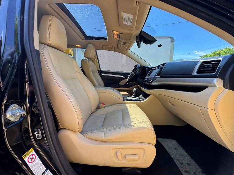 Auction sale of the 2017 Toyota Highlander Hybrid, vin: 5TDJGRFH3HS023332, lot number: 54521816