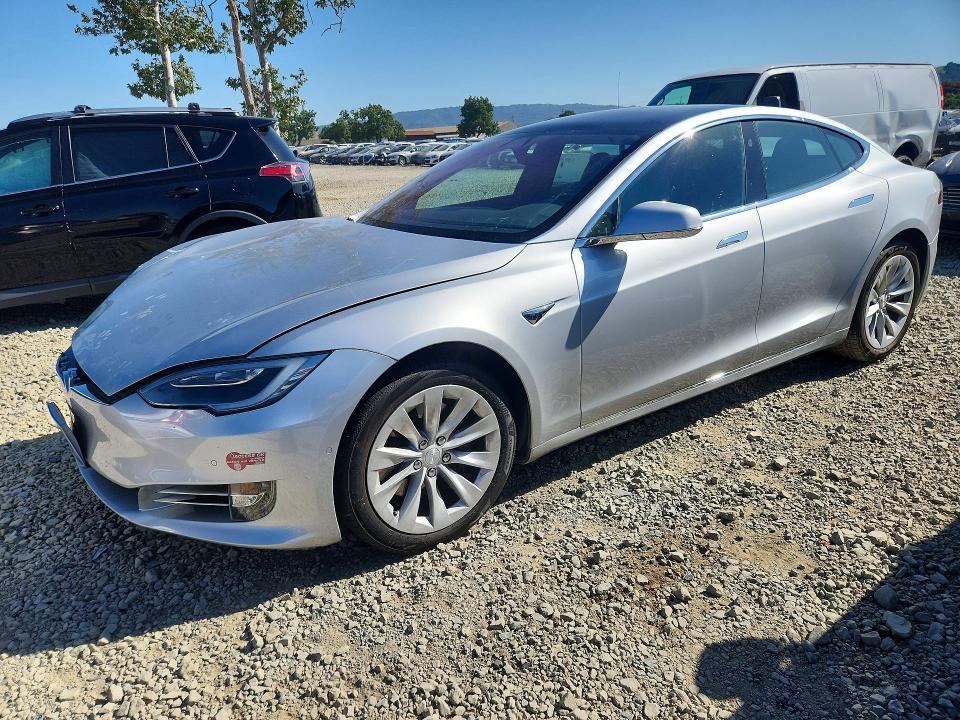 52951056 :رقم المزاد ، 5YJSA1E24HF232071 vin ، 2017 Tesla Model S مزاد بيع
