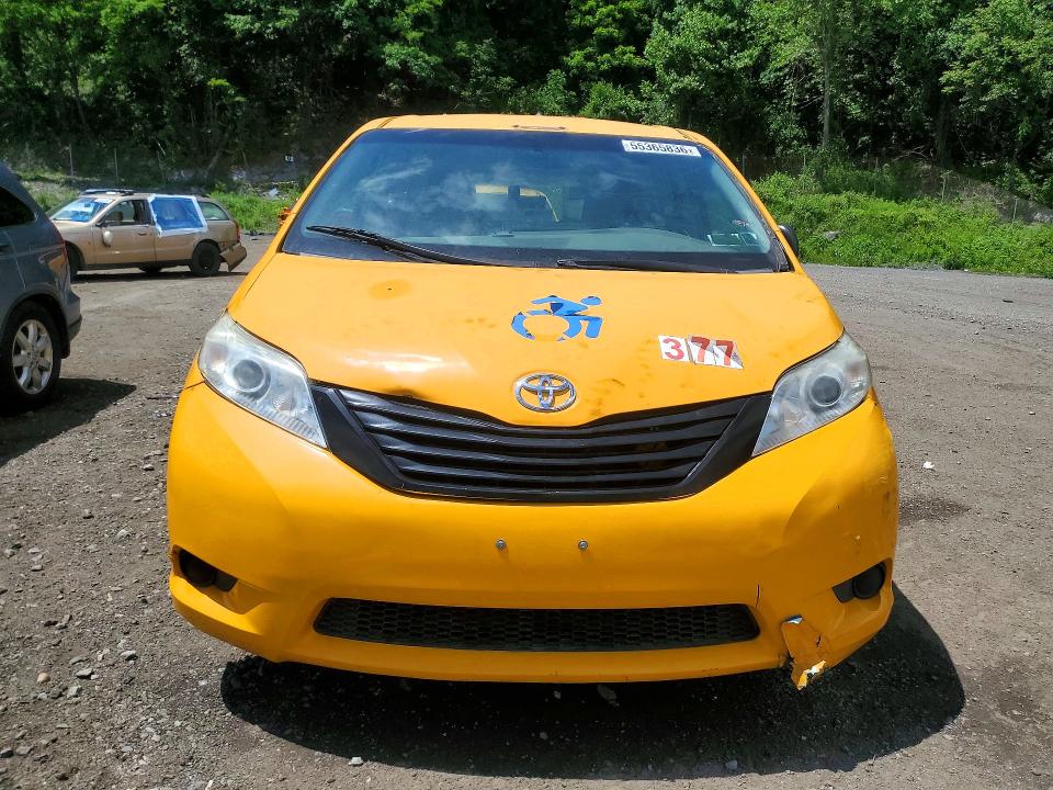 55365836 :رقم المزاد ، 5TDZZ3DC6HS875823 vin ، 2017 Toyota Sienna مزاد بيع