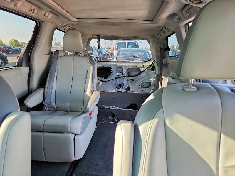 52892076 :رقم المزاد ، 5TDDK3DC8CS038384 vin ، 2012 Toyota Sienna مزاد بيع