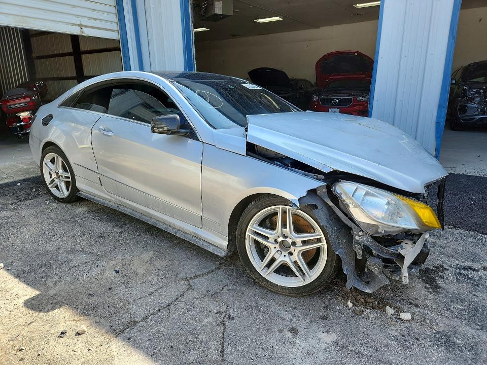 53320726 :رقم المزاد ، WDDKJ7CB2BF070035 vin ، 2011 Mercedes-benz E مزاد بيع