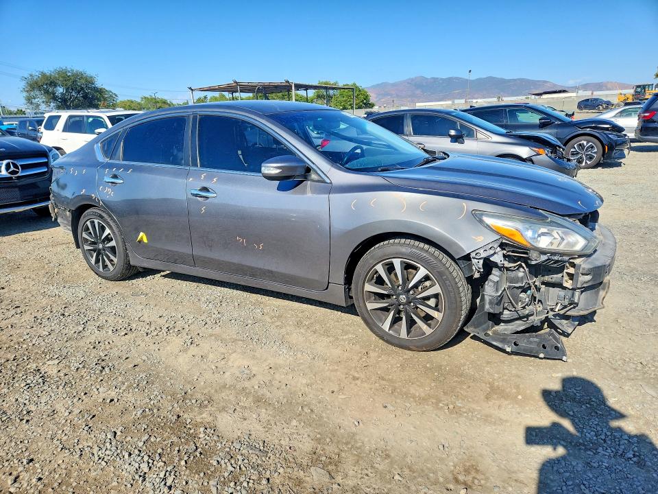 52258286 :رقم المزاد ، 1N4AL3AP1JC240012 vin ، 2018 Nissan Altima مزاد بيع