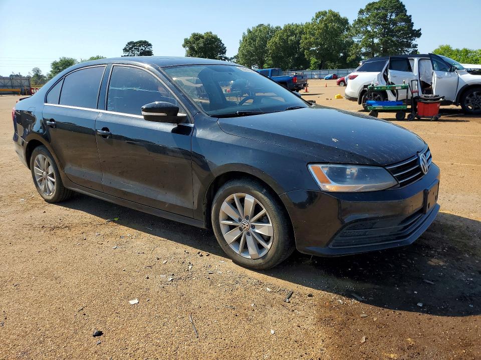 53631096 :رقم المزاد ، 3VWLA7AJXFM305695 vin ، 2015 Volkswagen Jetta مزاد بيع