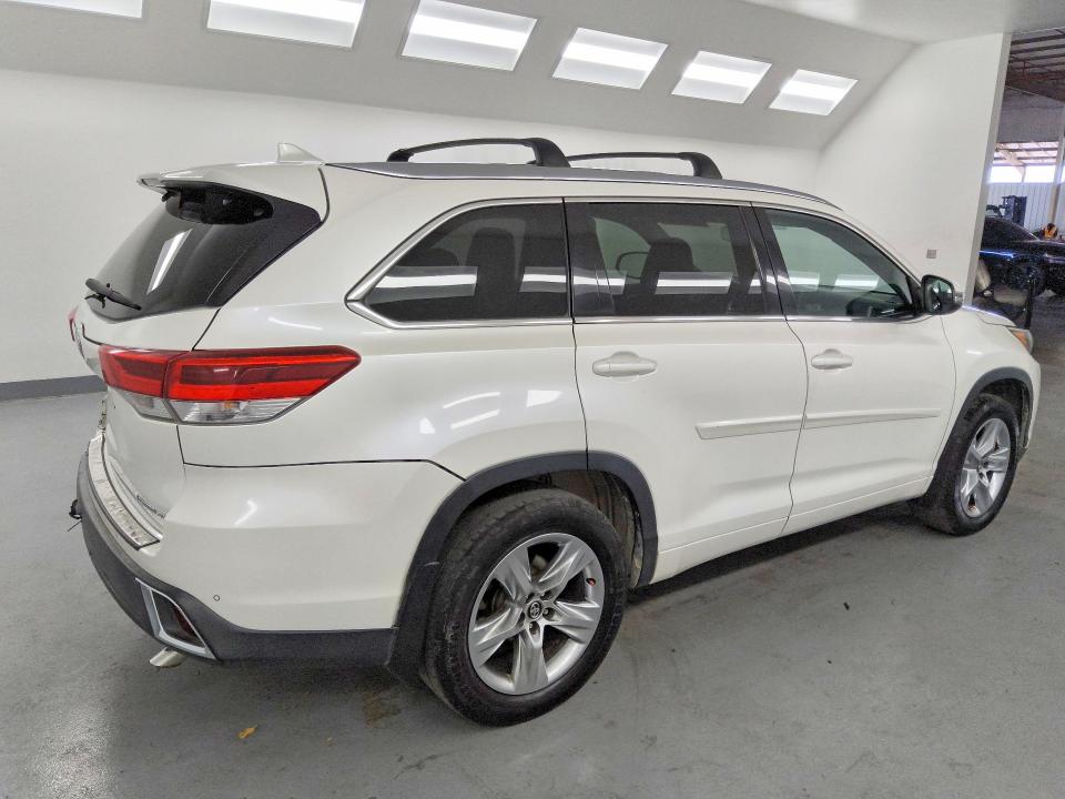2018 Toyota Highlander მანქანა იყიდება აუქციონზე, vin: 5TDDZRFH3JS841219, აუქციონის ნომერი: 52817316