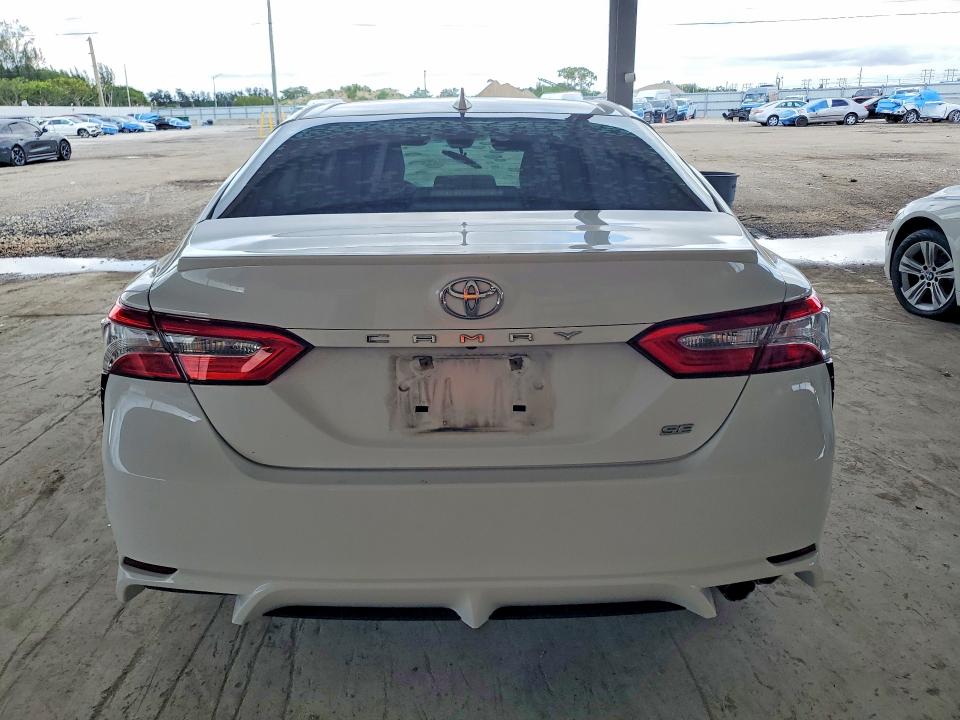 51474256 :رقم المزاد ، 4T1B11HK0KU163921 vin ، 2019 Toyota Camry مزاد بيع