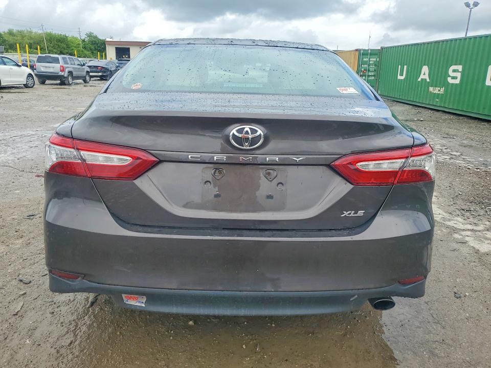 2018 Toyota Camry მანქანა იყიდება აუქციონზე, vin: 4T1B11HKXJU134165, აუქციონის ნომერი: 54841636