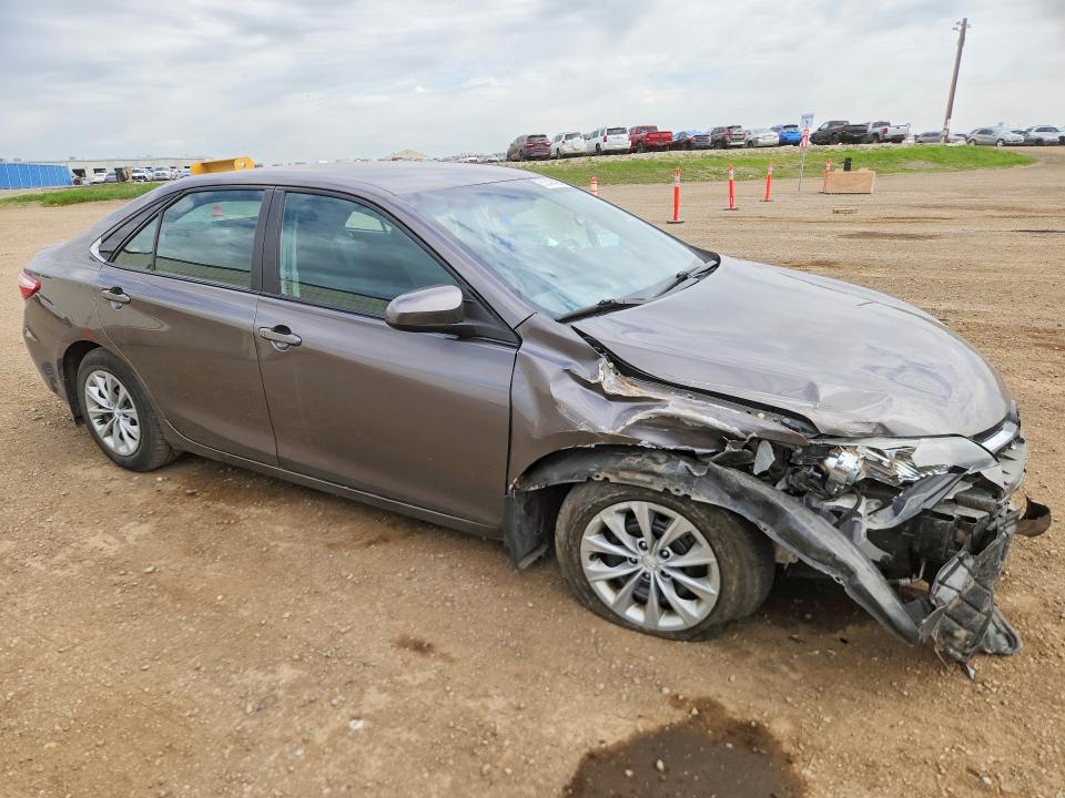 55243426 :رقم المزاد ، 4T1BF1FK3FU058476 vin ، 2015 Toyota Camry مزاد بيع