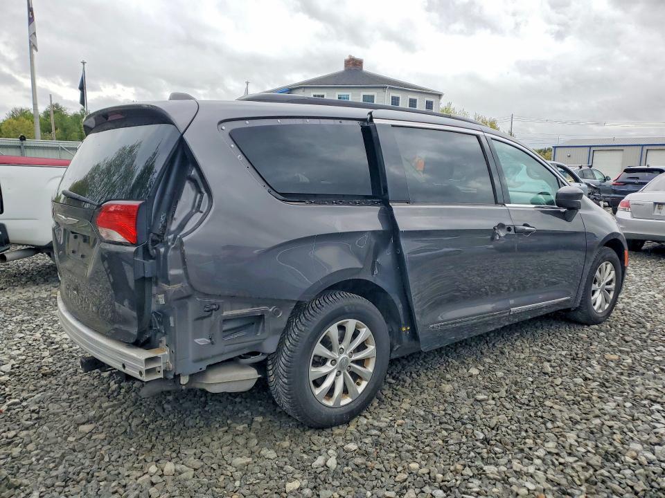 52854336 :رقم المزاد ، 2C4RC1BG8HR592408 vin ، 2017 Chrysler Pacifica مزاد بيع