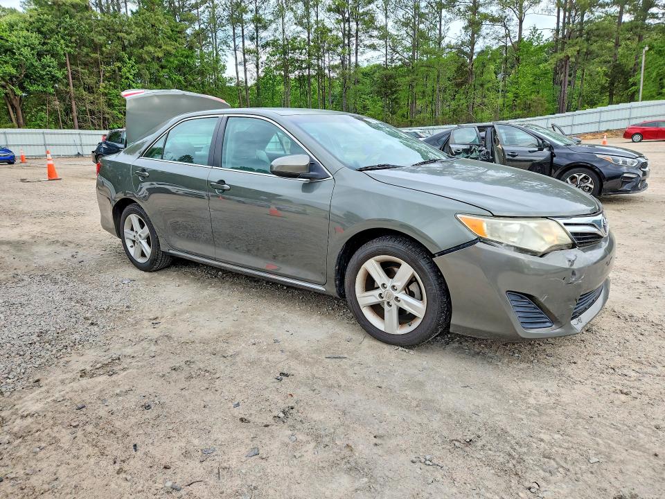 52081866 :رقم المزاد ، 4T1BF1FKXDU671403 vin ، 2013 Toyota Camry مزاد بيع