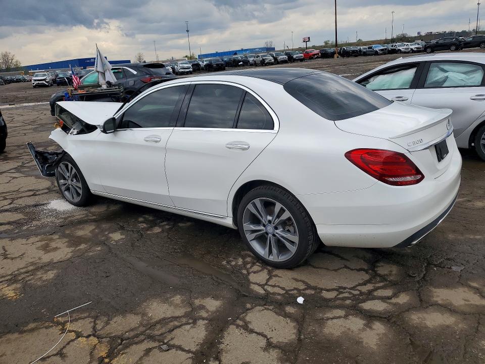51371176 :رقم المزاد ، 55SWF4KB5HU197015 vin ، 2017 Mercedes-benz C مزاد بيع