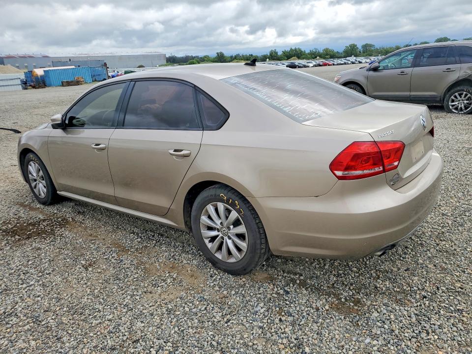 52548976 :رقم المزاد ، 1VWAT7A30FC007354 vin ، 2015 Volkswagen Passat مزاد بيع