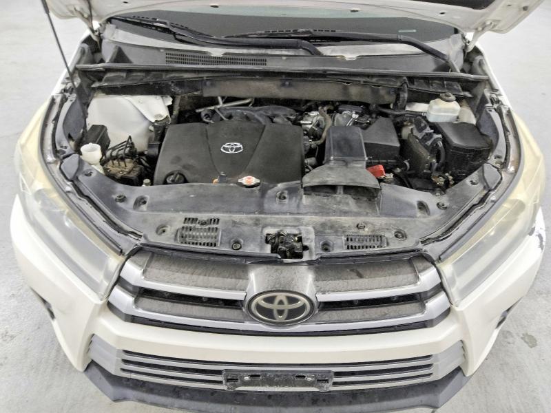 2018 Toyota Highlander მანქანა იყიდება აუქციონზე, vin: 5TDDZRFH3JS841219, აუქციონის ნომერი: 52817316