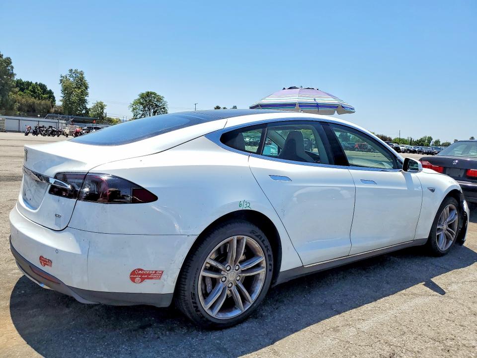 52438456 :رقم المزاد ، 5YJSA1CG8DFP23087 vin ، 2013 Tesla Model S مزاد بيع