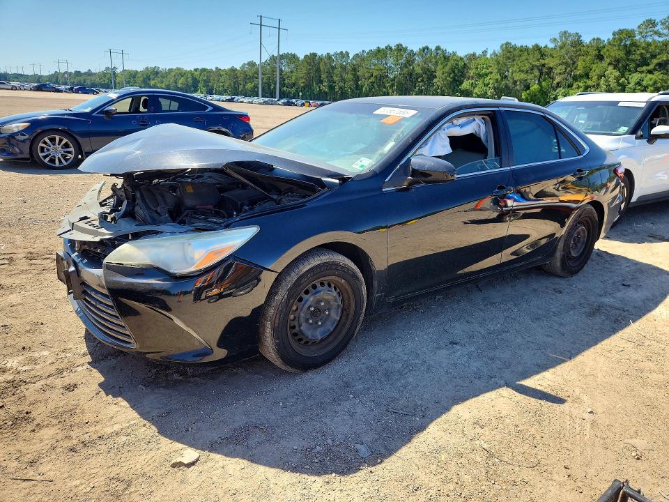 53367596 :رقم المزاد ، 4T4BF1FK4FR464837 vin ، 2015 Toyota Camry مزاد بيع