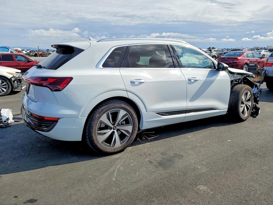 52255786 :رقم المزاد ، WA15AAGE9RB007289 vin ، 2024 Audi Q8 E-tron مزاد بيع