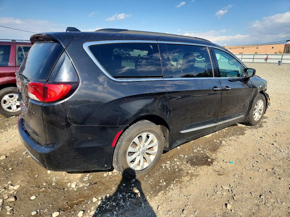 53075046 :رقم المزاد ، 2C4RC1BG6HR642352 vin ، 2017 Chrysler Pacifica مزاد بيع
