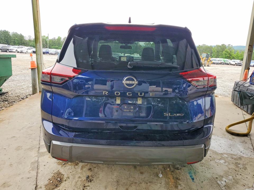 52711786 :رقم المزاد ، 5N1BT3CB3TC770867 vin ، 2026 Nissan Rogue مزاد بيع