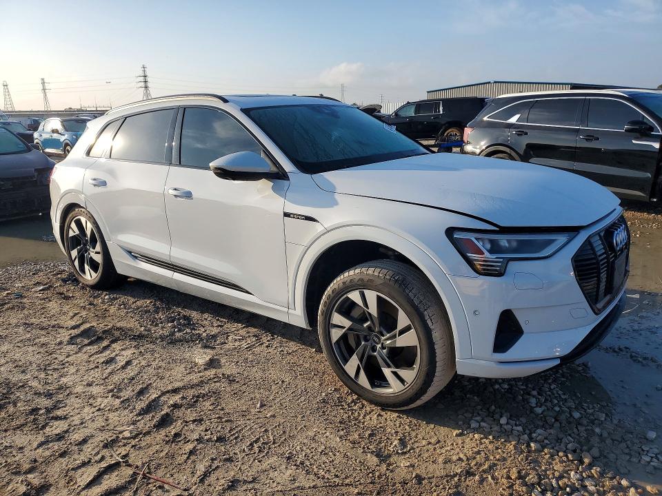 Продаж на аукціоні авто 2022 Audi E-tron, vin: WA1AAAGE6NB012586, номер лоту: 54344516