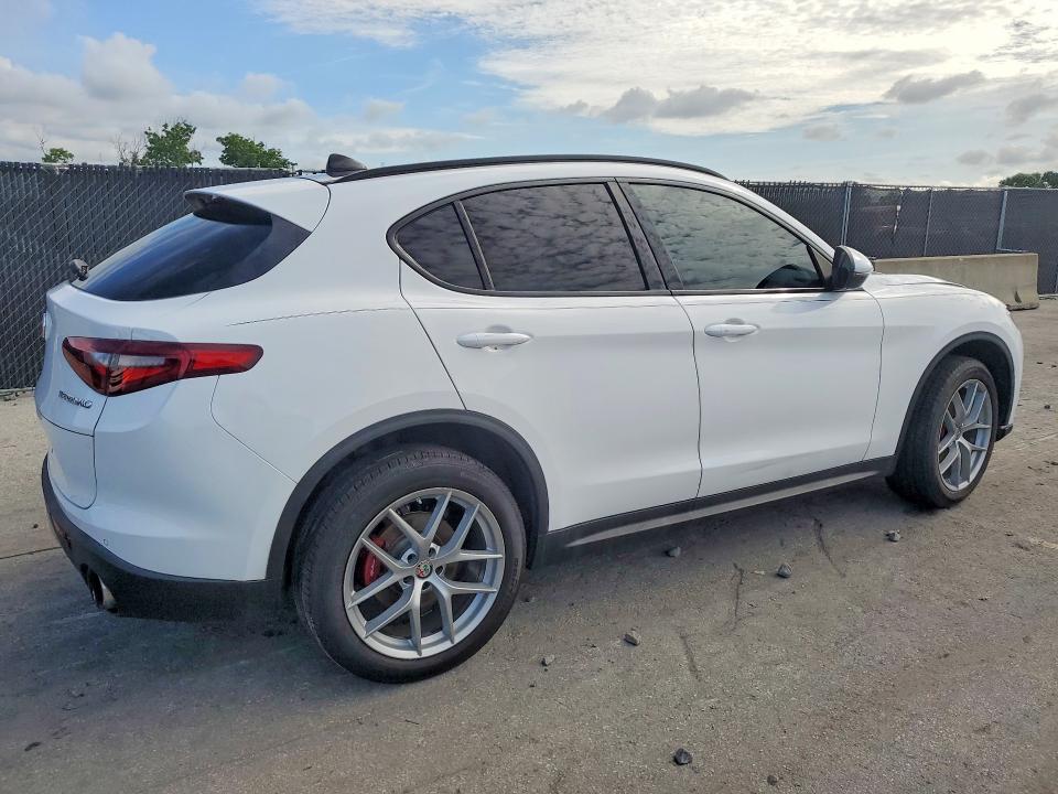 Продаж на аукціоні авто 2018 Alfa Romeo Stelvio, vin: ZASFAKNN0J7B82368, номер лоту: 55376396