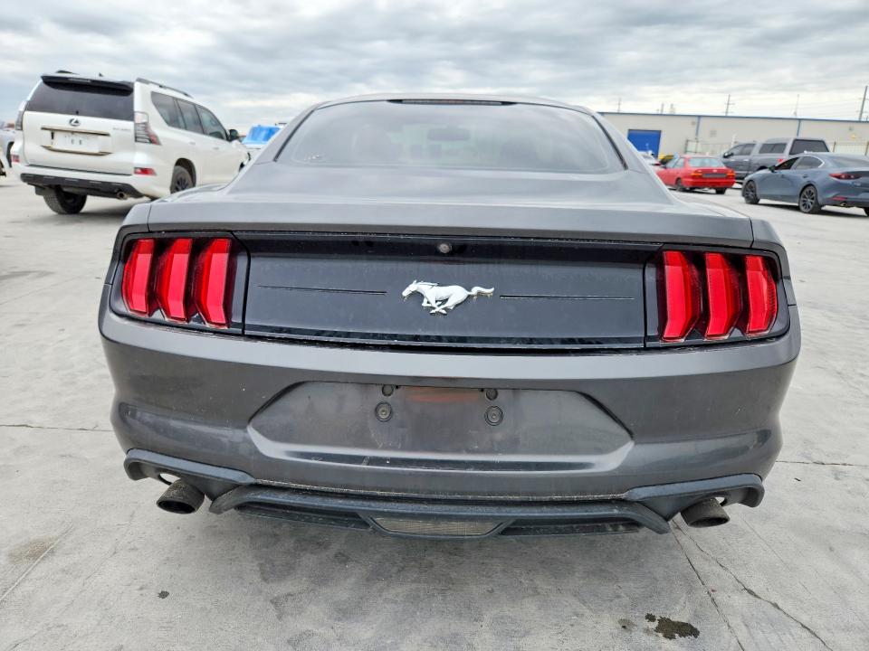 52571276 :رقم المزاد ، 1FA6P8TH2J5108393 vin ، 2018 Ford Mustang مزاد بيع