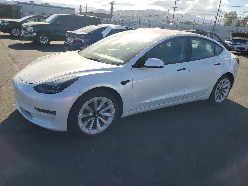 53806866 :رقم المزاد ، 5YJ3E1EB8NF137548 vin ، 2022 Tesla Model 3 مزاد بيع