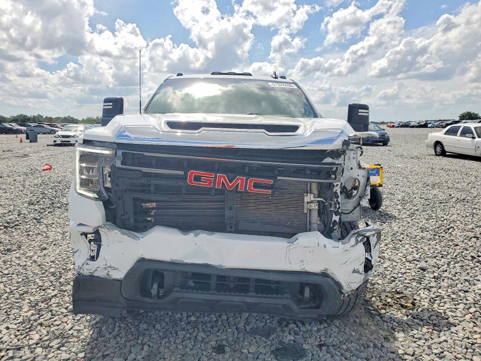 51328486 :رقم المزاد ، 1GT59MEY1NF327125 vin ، 2022 Gmc Sierra مزاد بيع