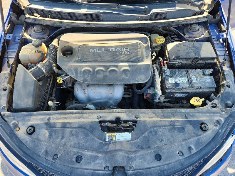 52998526 :رقم المزاد ، 1C3CCCBB7FN537985 vin ، 2015 Chrysler 200 مزاد بيع