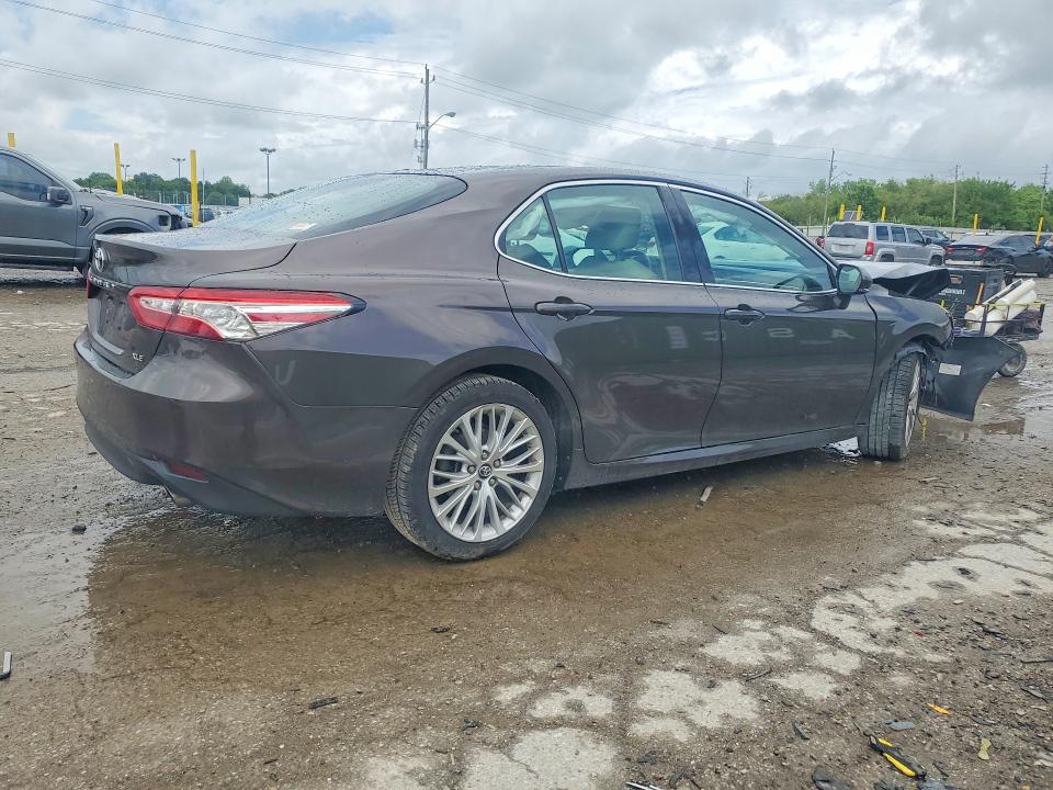 2018 Toyota Camry მანქანა იყიდება აუქციონზე, vin: 4T1B11HKXJU134165, აუქციონის ნომერი: 54841636