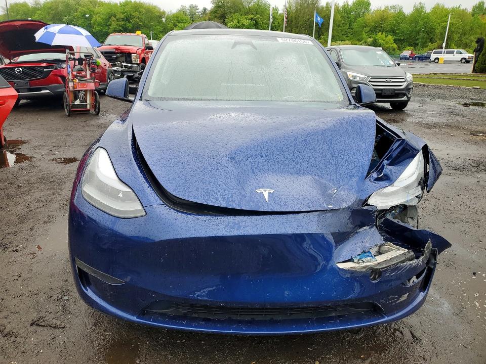 2024 Tesla Model Y მანქანა იყიდება აუქციონზე, vin: 7SAYGDEEXRA274699, აუქციონის ნომერი: 52746156