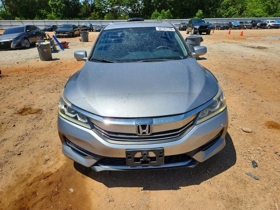 52151776 :رقم المزاد ، 1HGCR2F78HA211392 vin ، 2017 Honda Accord مزاد بيع