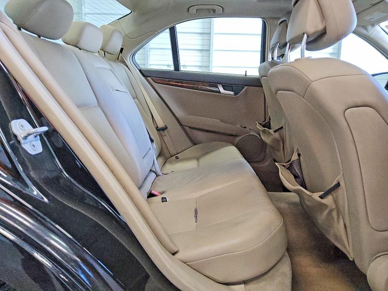 52029336 :رقم المزاد ، WDDGF8AB7ER308920 vin ، 2014 Mercedes-benz C مزاد بيع