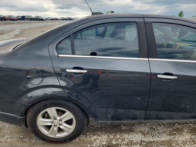 52484276 :رقم المزاد ، 1G1JE5SB2F4174650 vin ، 2015 Chevrolet Sonic مزاد بيع
