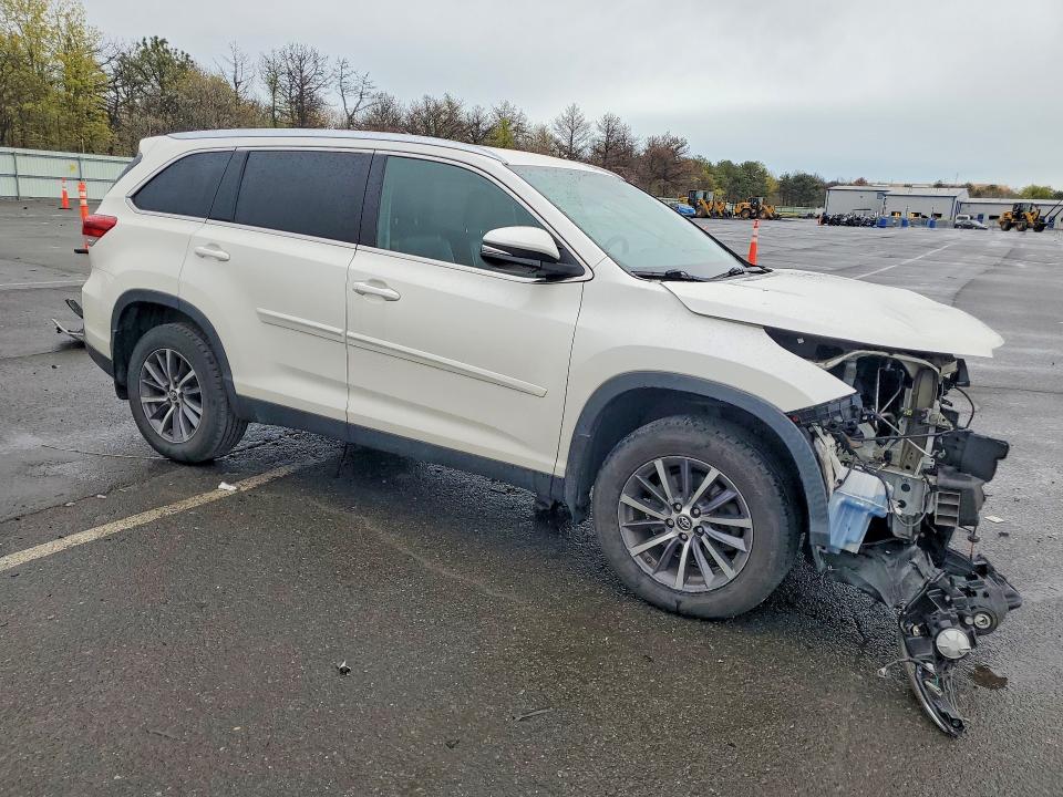 Продаж на аукціоні авто 2019 Toyota Highlander, vin: 5TDJZRFH0KS601050, номер лоту: 53694906