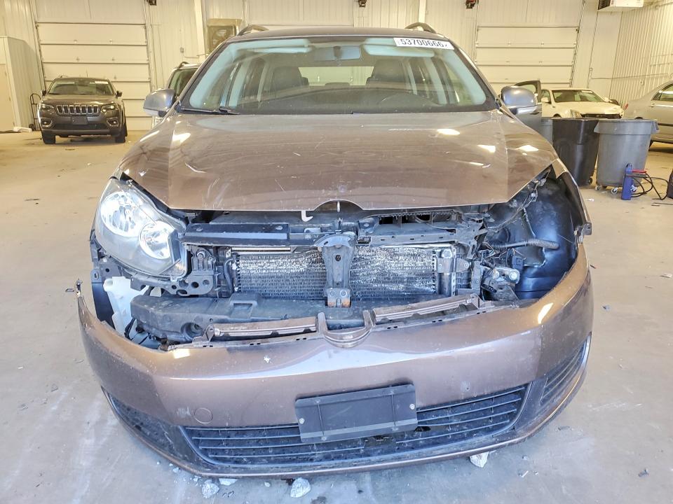 53700666 :رقم المزاد ، 3VWPL7AJ6BM690033 vin ، 2011 Volkswagen Jetta مزاد بيع