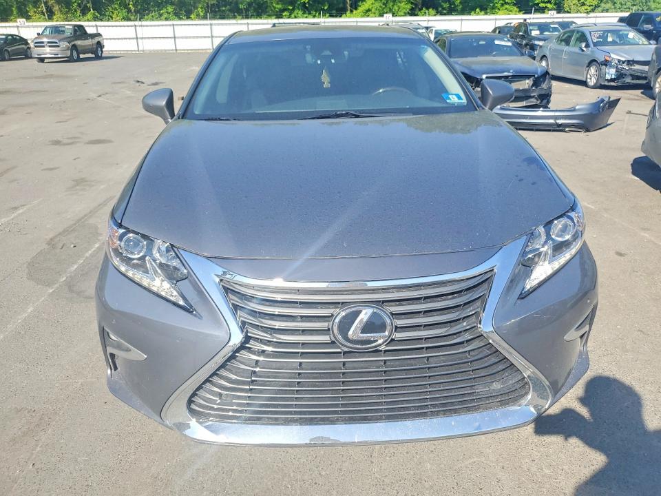 53908846 :رقم المزاد ، 58ABK1GG7JU109873 vin ، 2018 Lexus Es مزاد بيع