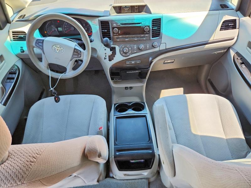 52709826 :رقم المزاد ، 5TDKK3DC5BS085040 vin ، 2011 Toyota Sienna مزاد بيع