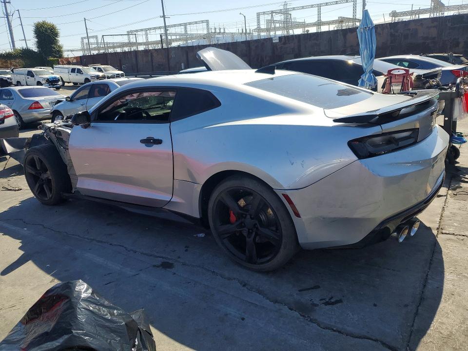 53127656 :رقم المزاد ، 1G1FF1R71J0166858 vin ، 2018 Chevrolet Camaro مزاد بيع