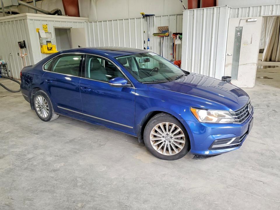 52906856 :رقم المزاد ، 1VWBT7A37HC009853 vin ، 2017 Volkswagen Passat مزاد بيع