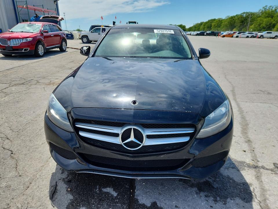52927516 :رقم المزاد ، 55SWF4KB9GU165926 vin ، 2016 Mercedes-benz C مزاد بيع