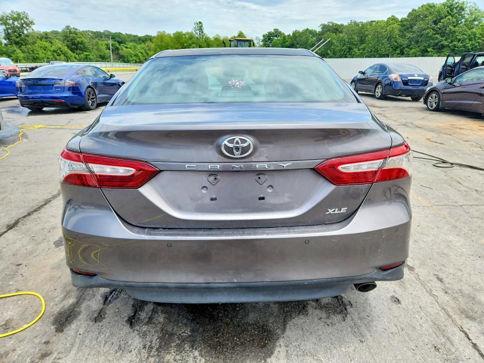 Продажа на аукционе авто 2018 Toyota Camry, vin: 4T1B11HK5JU060542, номер лота: 53272436
