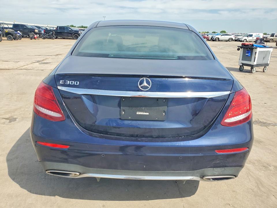 52723946 :رقم المزاد ، WDDZF4JB0JA395778 vin ، 2018 Mercedes-benz E مزاد بيع