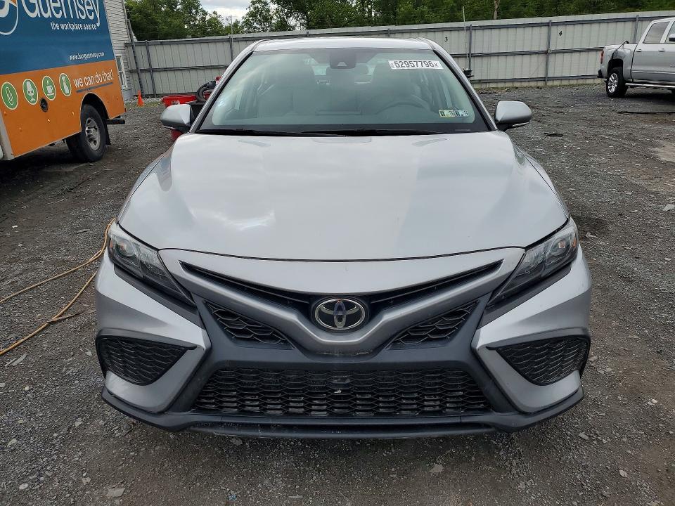 Aukcja sprzedaży 2022 Toyota Camry, vin: 4T1G11AK2NU621544, numer aukcji: 52957796