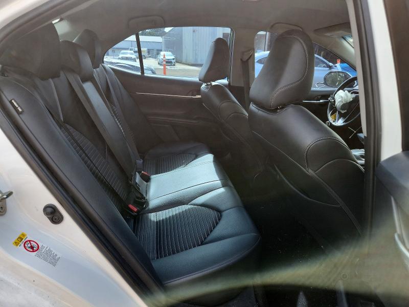 54776926 :رقم المزاد ، 4T1B11HK8JU057604 vin ، 2018 Toyota Camry مزاد بيع
