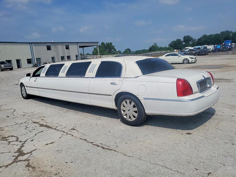 Aukcja sprzedaży 2003 Lincoln Town Car, vin: 1L1FM81WX3Y646942, numer aukcji: 53920336