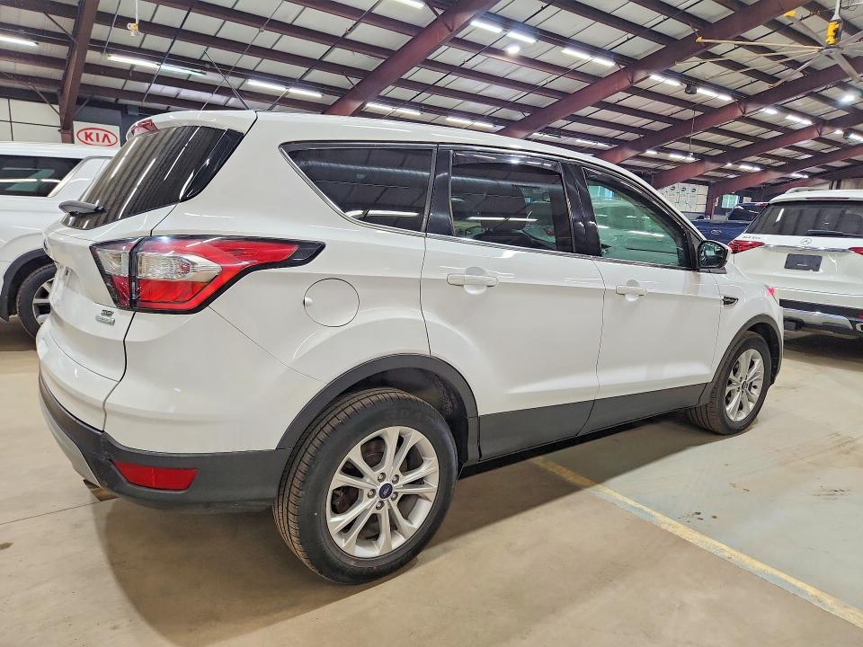 2017 Ford Escape მანქანა იყიდება აუქციონზე, vin: 1FMCU0GDXHUB03212, აუქციონის ნომერი: 55425026