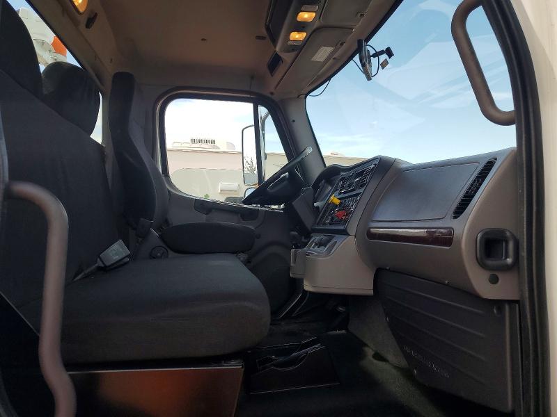53094846 :رقم المزاد ، 1FVDCWFC9LHLL0470 vin ، 2020 Freightliner M2 مزاد بيع