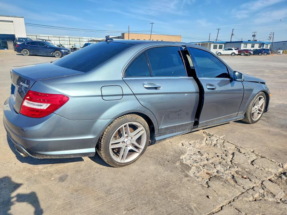 52993526 :رقم المزاد ، WDDGF8BB4CA656975 vin ، 2012 Mercedes-benz C مزاد بيع