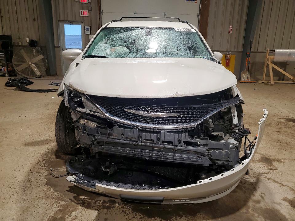 53163966 :رقم المزاد ، 2C4RC1BG2HR688244 vin ، 2017 Chrysler Pacifica مزاد بيع