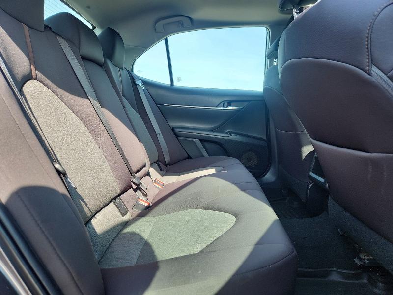 52081416 :رقم المزاد ، 4T1B11HK4JU107477 vin ، 2018 Toyota Camry مزاد بيع