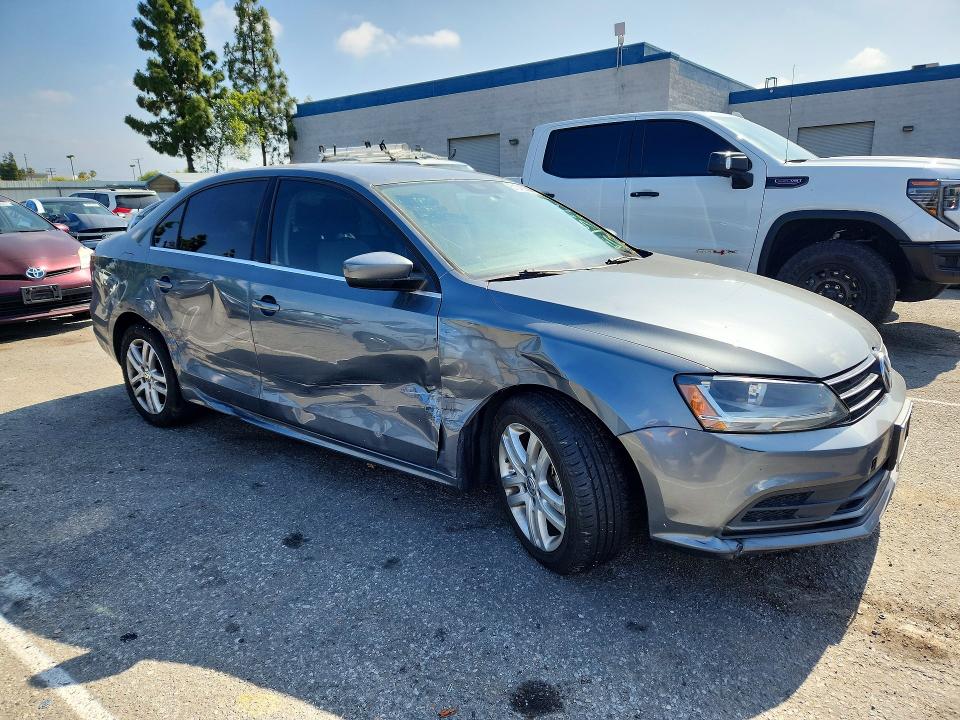 51540286 :رقم المزاد ، 3VW2B7AJ1HM336216 vin ، 2017 Volkswagen Jetta مزاد بيع